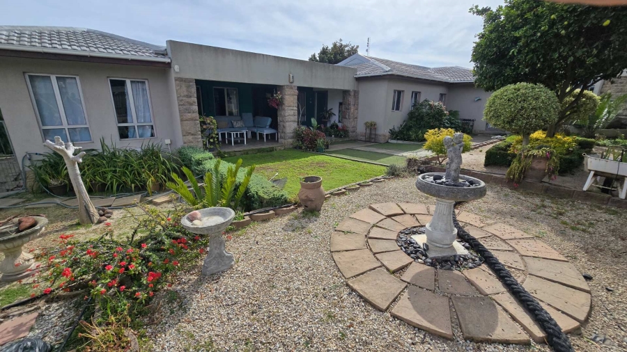 6 Bedroom Property for Sale in Protea Heights Western Cape